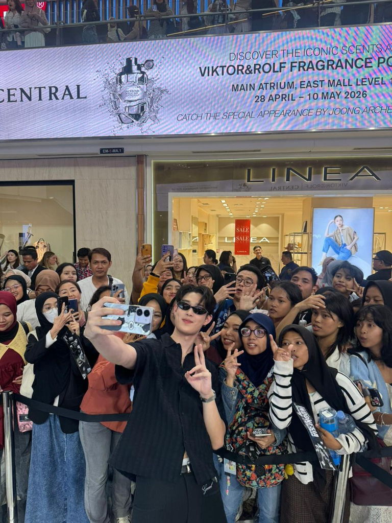 Gabriel Prince with Fans